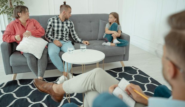 Selektif Mutizm Nedir? Çocuklarda Belirtiler ve Destek Adımları | Kapak